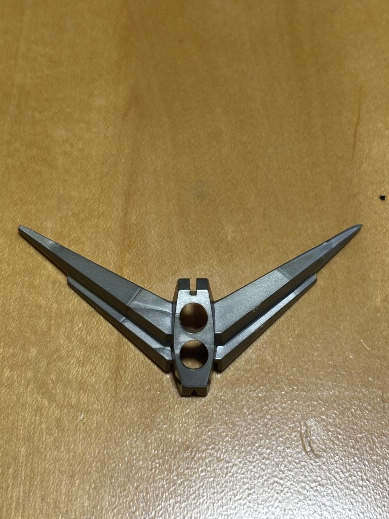 余談ですが、メッキ剥がしも初挑戦勿体無いという気持ちを我慢してアンテナを尖らしてスーパークロームシルバー２で塗装