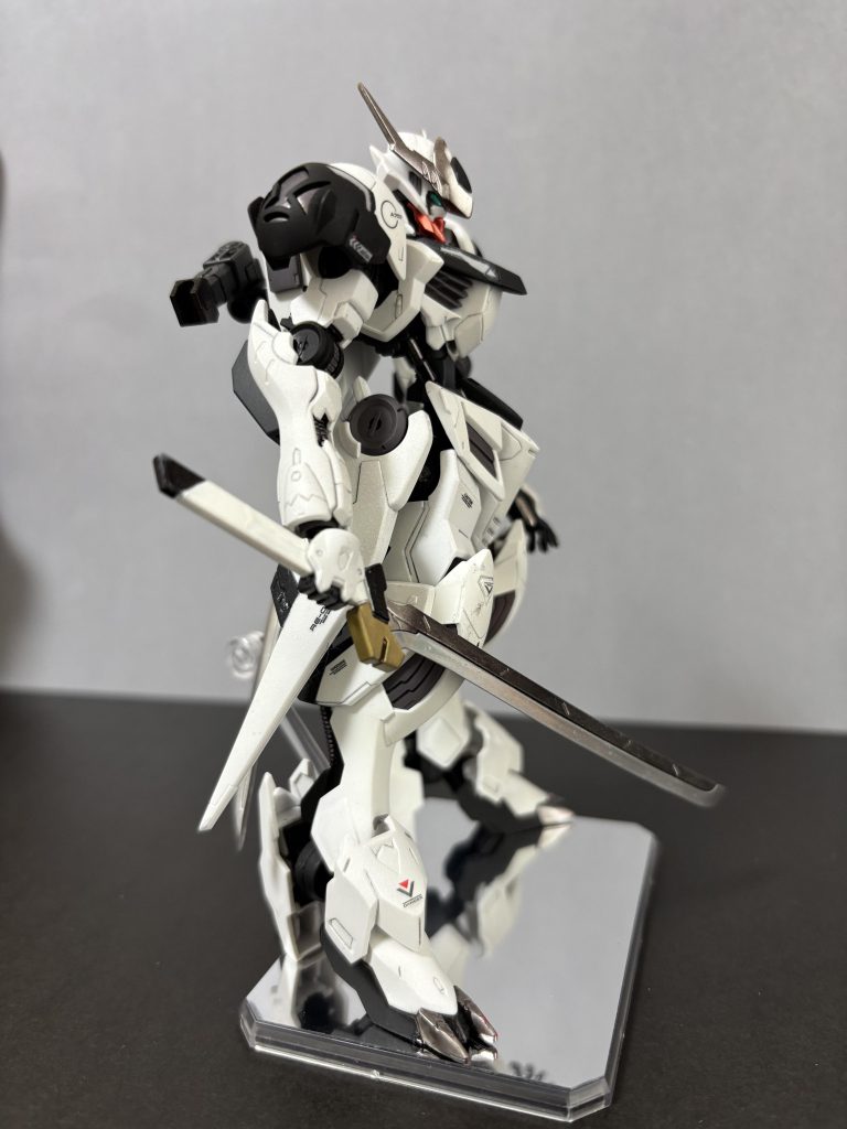 横から意図してなかったのですが、パト◯イバーみがあるカラーになりました笑