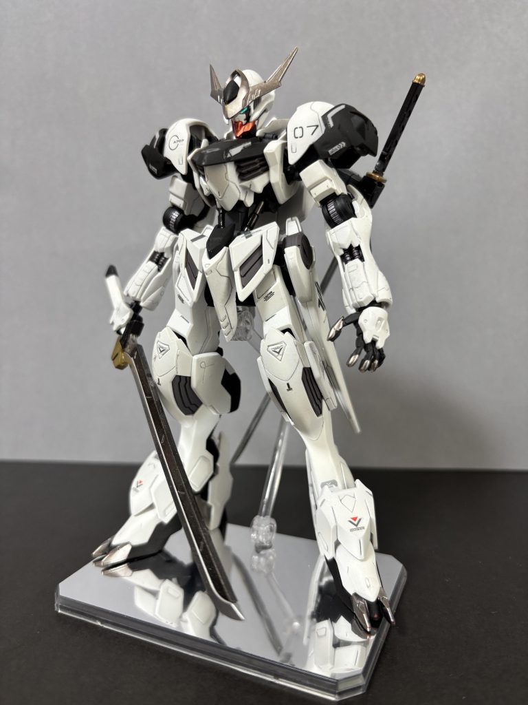 前から二刀流に憧れまして、2本ともコトブキヤの刀を使っています。標準的な長さともう一本はリーチ重視の長めで使い分ける的なイメージで。。平手の入手大変でした。。レアすぎる泣