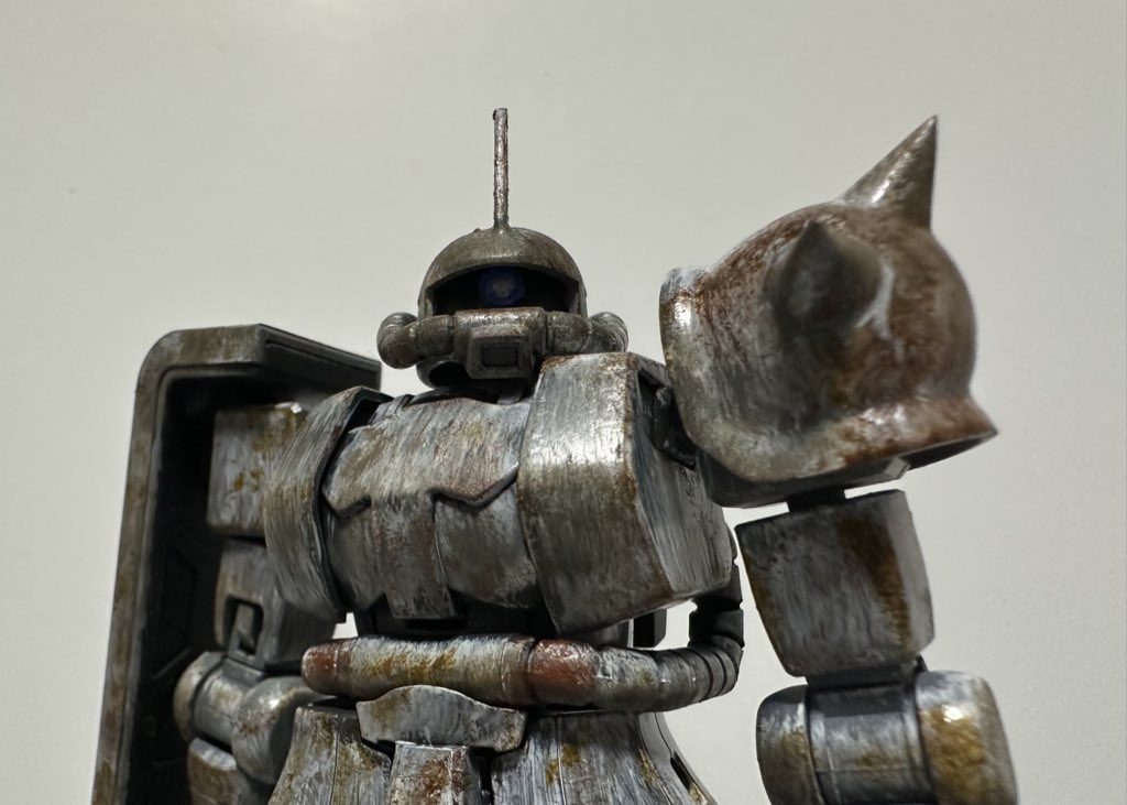 少々分かりにくいですがモノアイはブルーに。寒い地域感を出したかったので。