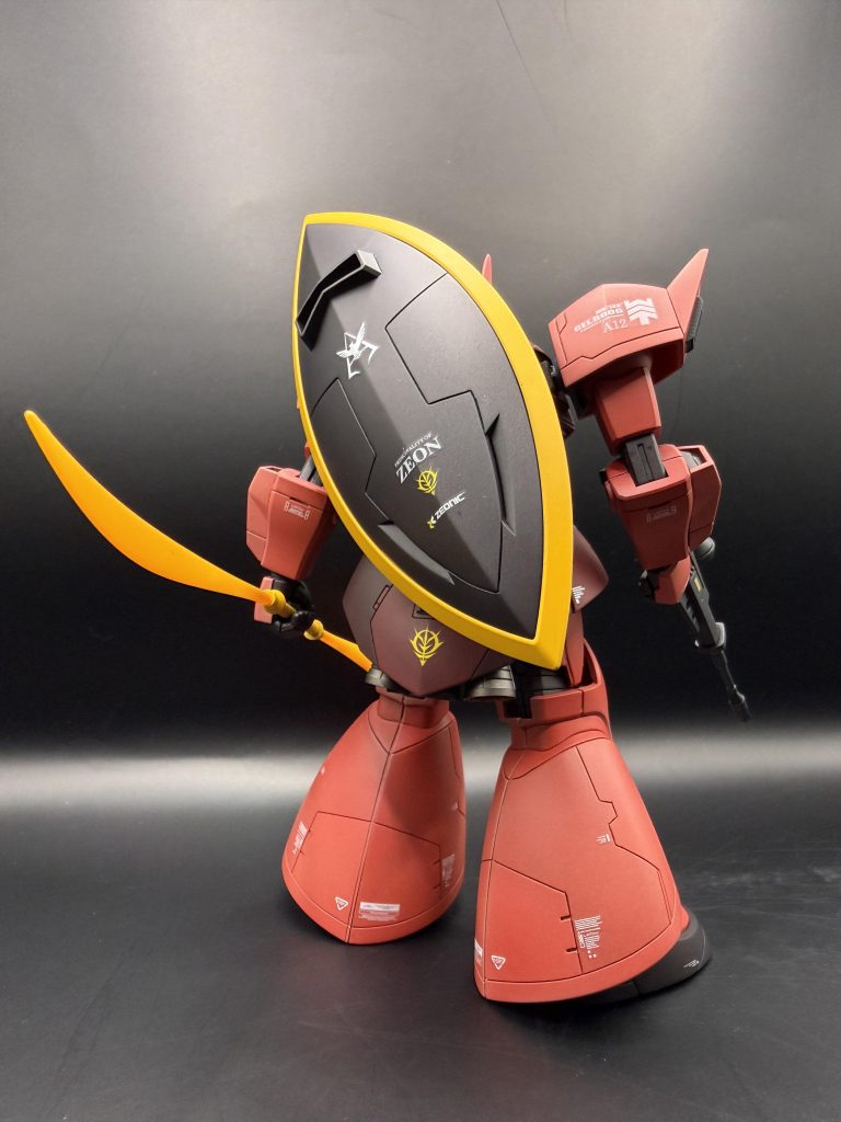 平板なパーツが多いため、筋彫りと３Dプリンタで製作された市販のアフターパーツを追加それと、いつもよりも控えめですが、デカールも貼り貼りしてますなお、パーツの合わせ目は、ショルダーアーマー以外は、段落ちで処理して終わらしています