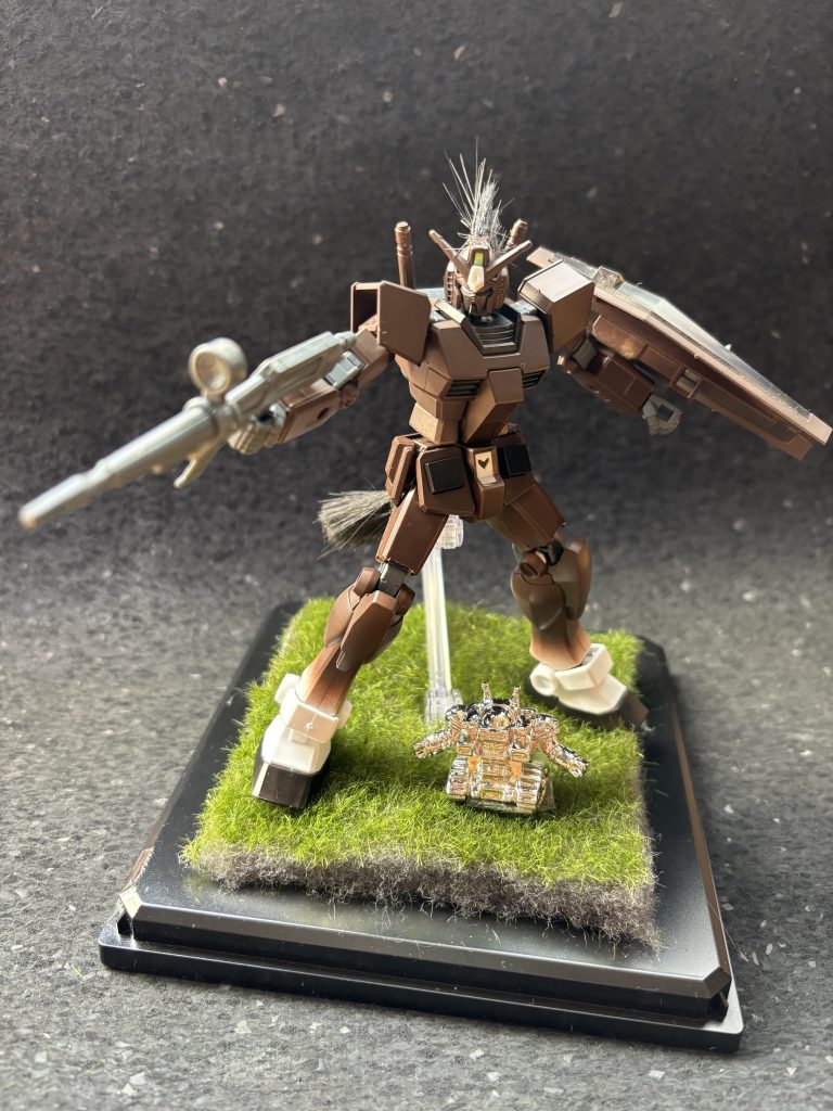 台座と芝生は100均にて購入ガンタンクと共闘！