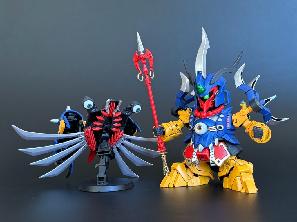 鎧が分離合体してサポートメカの魍魎(もうりょう)になる！