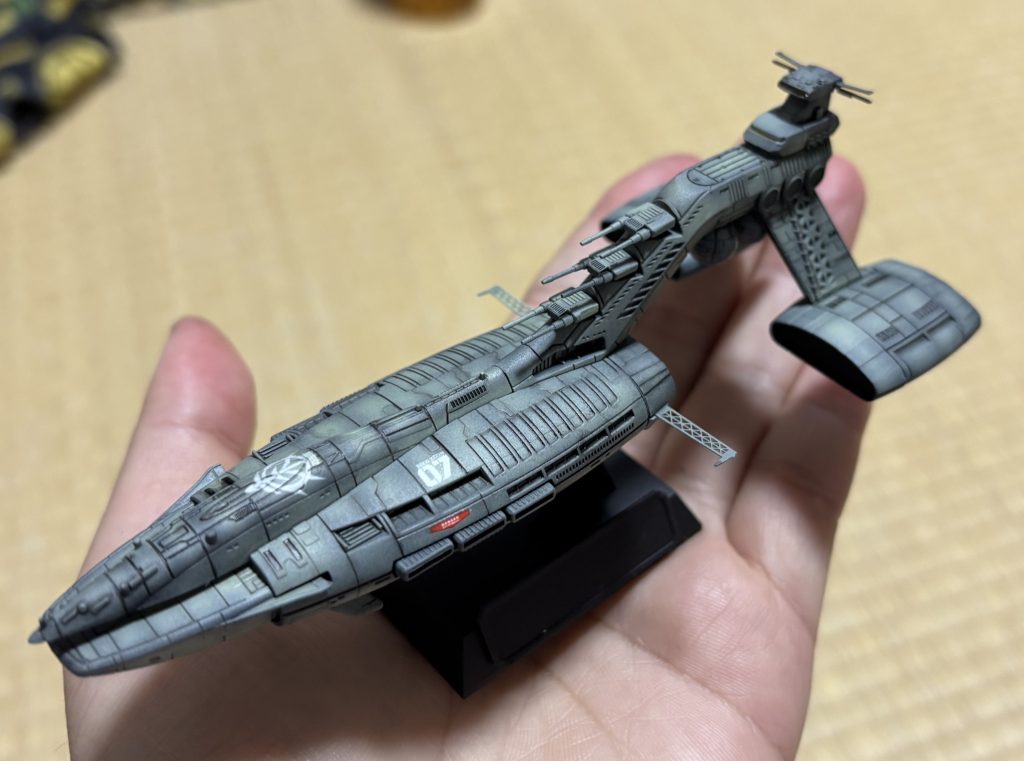 大きさ的にはこんな感じ、本当に手のひらサイズの大きさです。 と言う訳でEXモデルのムサイでした。入手可能で艦船好きの方なら買って損はないキットだと思います!