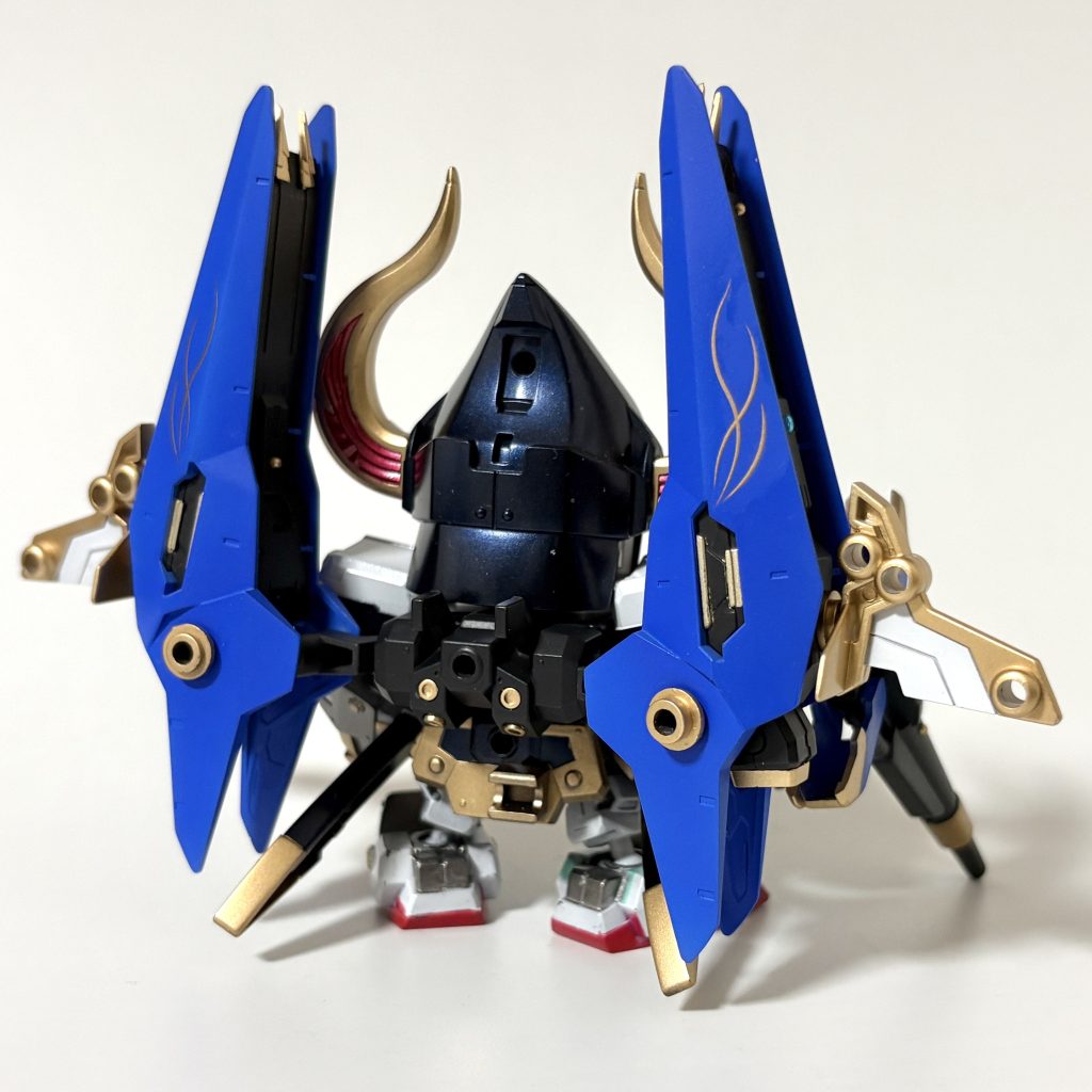 背面はこんな感じ。背中がさみしいから、いつかバックパックの穴を利用して何かで埋めてあげてもいいかな。