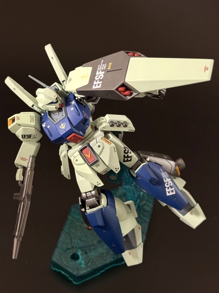 カラーレシピサフ　ガイア サーフェイサーEVO ガンメタ本体①　ガイア ボトムズカラー ペールグリーン＋ガイア エメラルドグリーン少々＋ガイア ニュートラルグレーⅡ少々本体②　クレオス ガンダムカラー MSブルーグレー部　ガイア ミディアムブルー関節、武器　ガイア スターブライトアイアンバーニア　ガイア 黄橙色→ガイア 蛍光イエロートップコート　ガイア EXフラットクリア