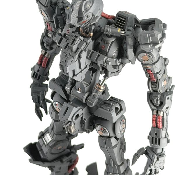 シリンダー部分は金にするか迷いましたが、原作ベースでグレーをベースに全体はつや消し、間接の金属部分のみツヤありで仕上げました。これから外装の処理。今月中に終わるかしら？（4枚目）