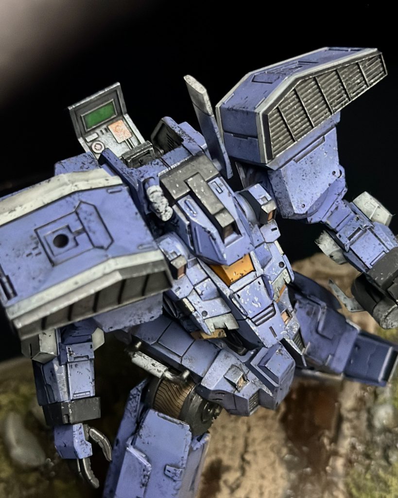 Here you can see the subtle purple gradient on the shoulder armor, as well as some of the cockpit hatch.&nbsp;