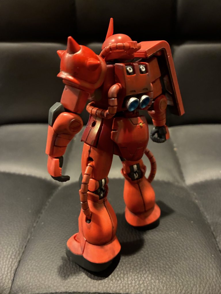 電飾の配線とボタン電池を隠したかったのですが、リヴァイヴ版は内部フレームもあったりで埋め込むのは難しかったのでウルズハントのモンキーロディのパーツが余っていたので塗装して真鍮線を刺して取り外しできるようにしました！そこまで違和感なく仕上げられたかなと思ってます。