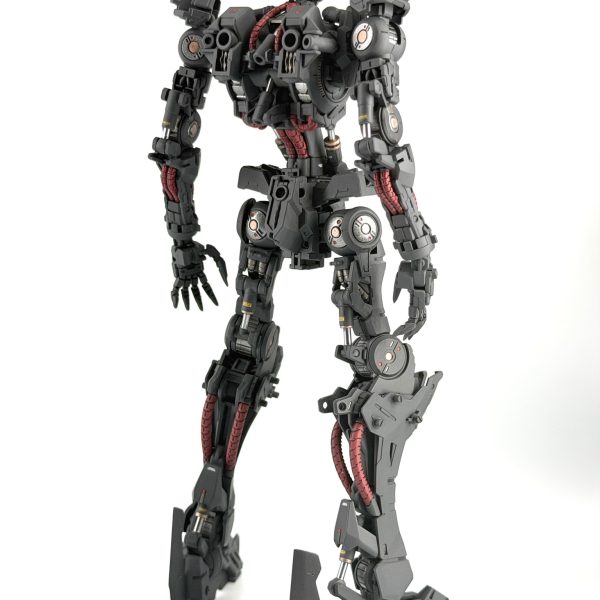 シリンダー部分は金にするか迷いましたが、原作ベースでグレーをベースに全体はつや消し、間接の金属部分のみツヤありで仕上げました。これから外装の処理。今月中に終わるかしら？（3枚目）