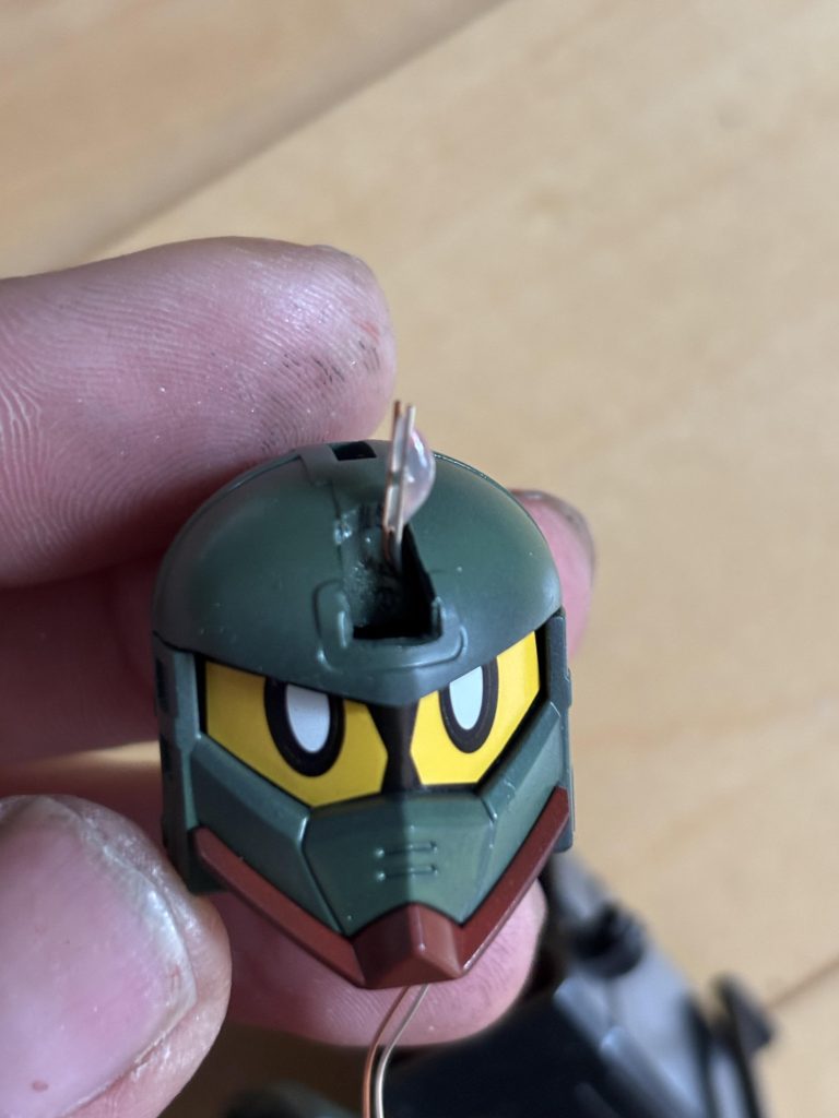 頭部はパックリ開口しました