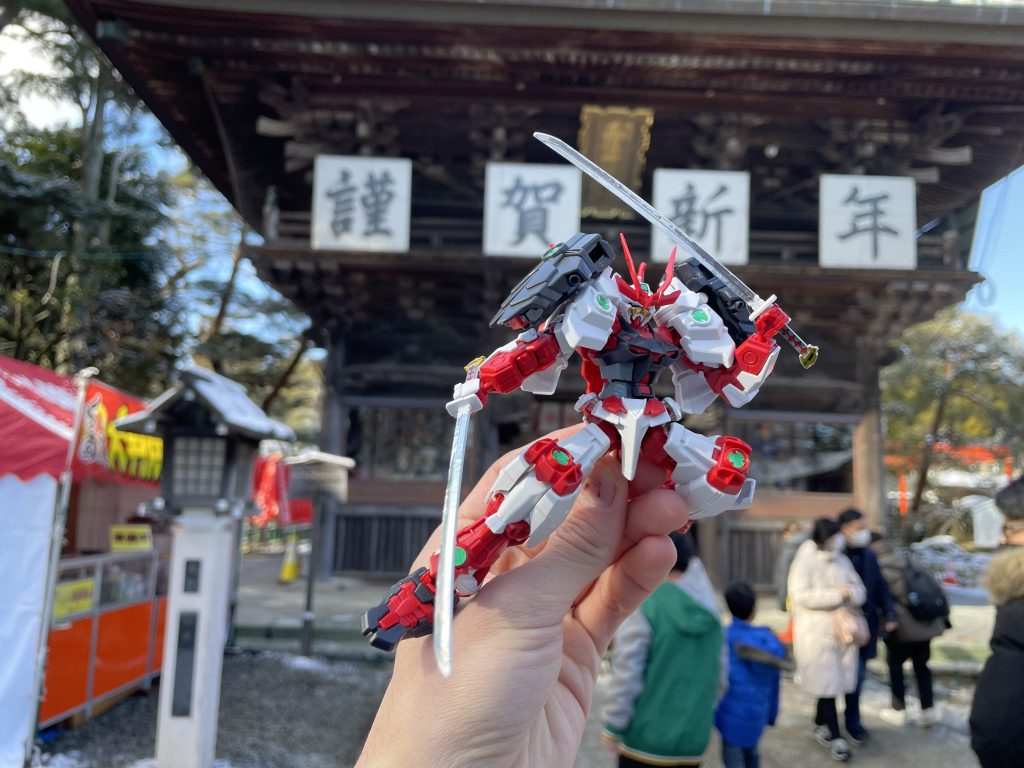 門前その1参拝客の皆さんで賑わっております