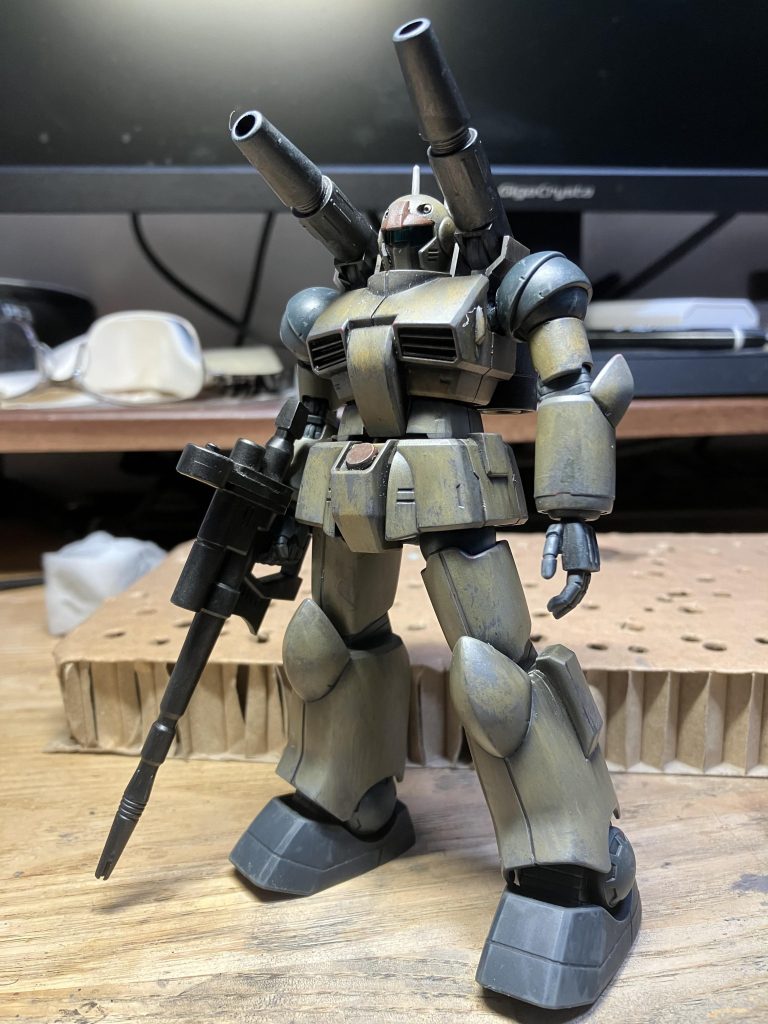 ウェザリングした後、艶消しスプレーしました。が、ウェザリングマスターで砂付着をイメージしたのが、判らなくなってしまった。