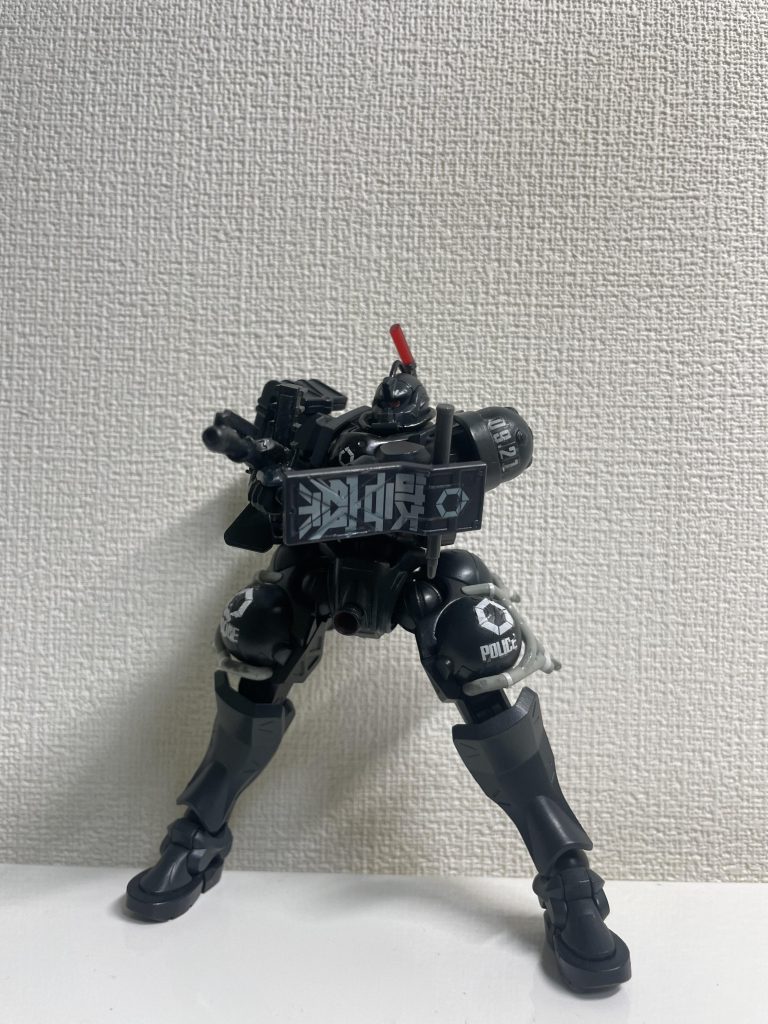 頭部形状と一部色分けを変えただけなので遠目で見るとあまり変わりません