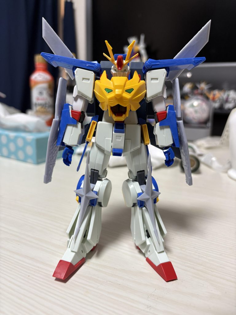 設計したパーツを付けたはいいが足の十字のボリュームとシールドの角度が気に食わないので再設計