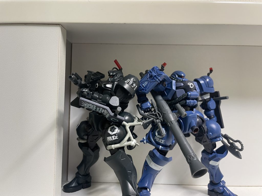 普通の軍警ザクと並べて。ありがとうございました