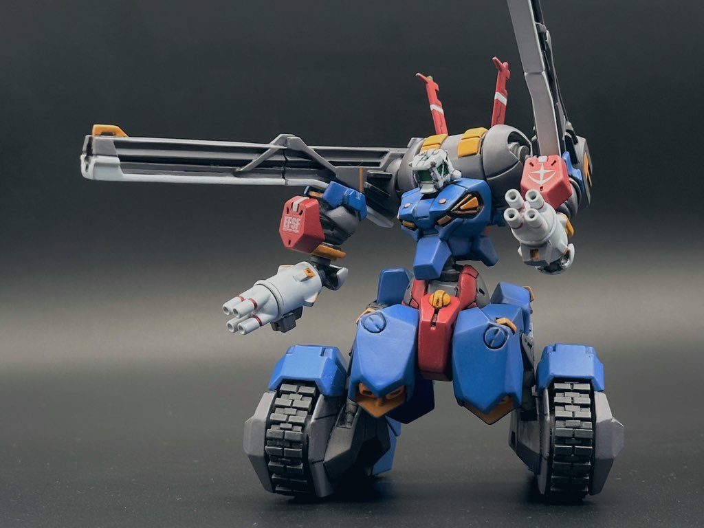 レールガンらしく水平射撃ポーズ。