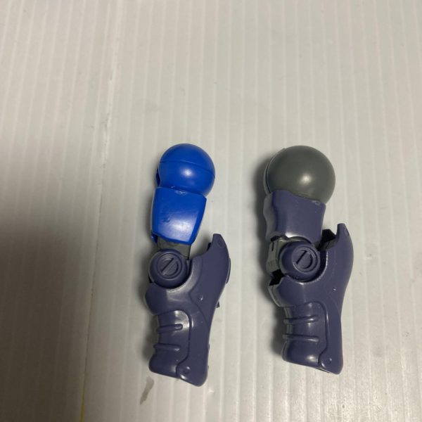 頭部はこんな感じです😊腕、キットと肘の隙間同じくらいですね。位置はここでいいかなぁ✨プロペラントタンクは可動、脱着可能。肩は・・どうしようかな😅明日またイジイジしよ〜（2枚目）