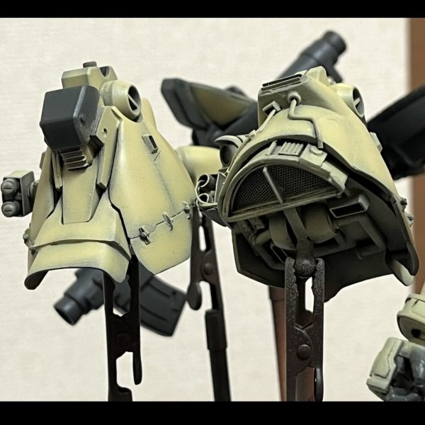 ダークイエロー＋セールカラー＋艶消しホワイトを混ぜて色を作りました。イイ感じのデザートカラーです😄膝はグレーグリーンです。ミスターホビー使用。（2枚目）