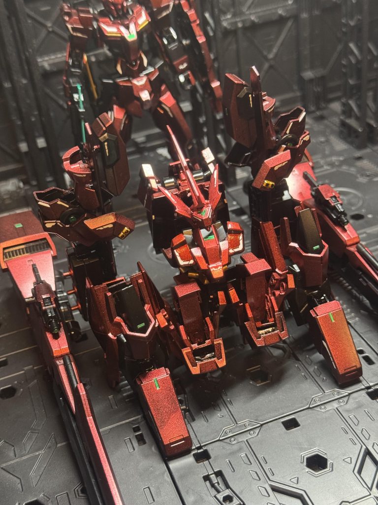 ジャンクパーツで作った土台に装甲をまとめておけますあながちサザビーのデジメンタル、スピリットと言ったところ(デジモン脳失礼)