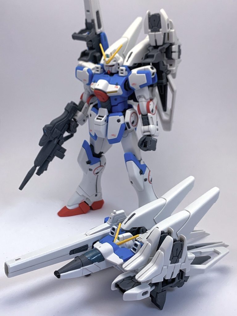 セカンドVと並べて。通常のコアファイターよりずいぶん大型の機体になっています。