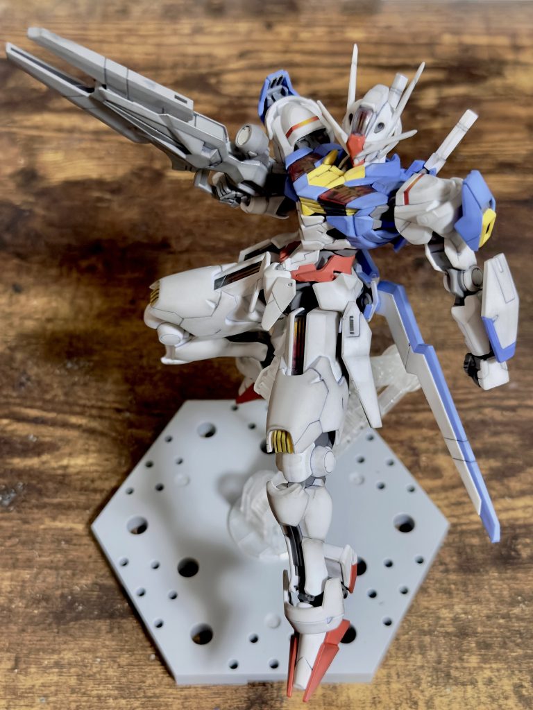 次に成形色のまま、ウェザリングマスターで軽く汚した状態です。