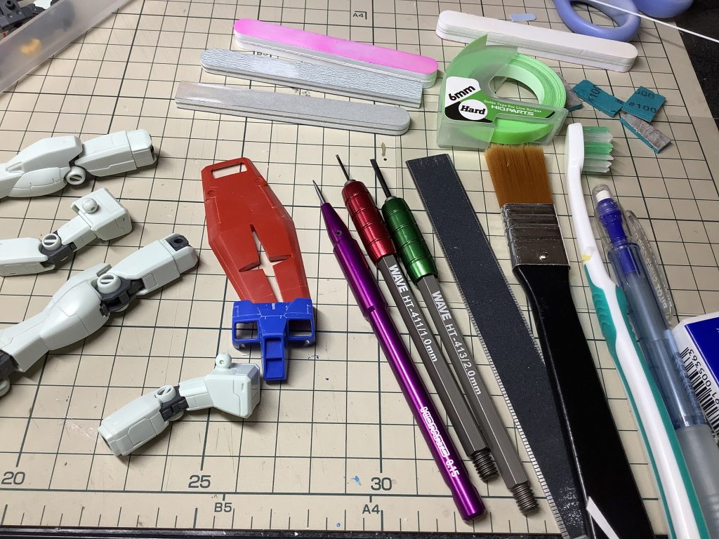 スジぼり大変でした♪チカラ加減が全く分からず、曲がったり、はみ出したり、試行錯誤しながらなんとかしました。最後の方では、全く力を入れず撫でる様にする事で上手くいく様になりました。