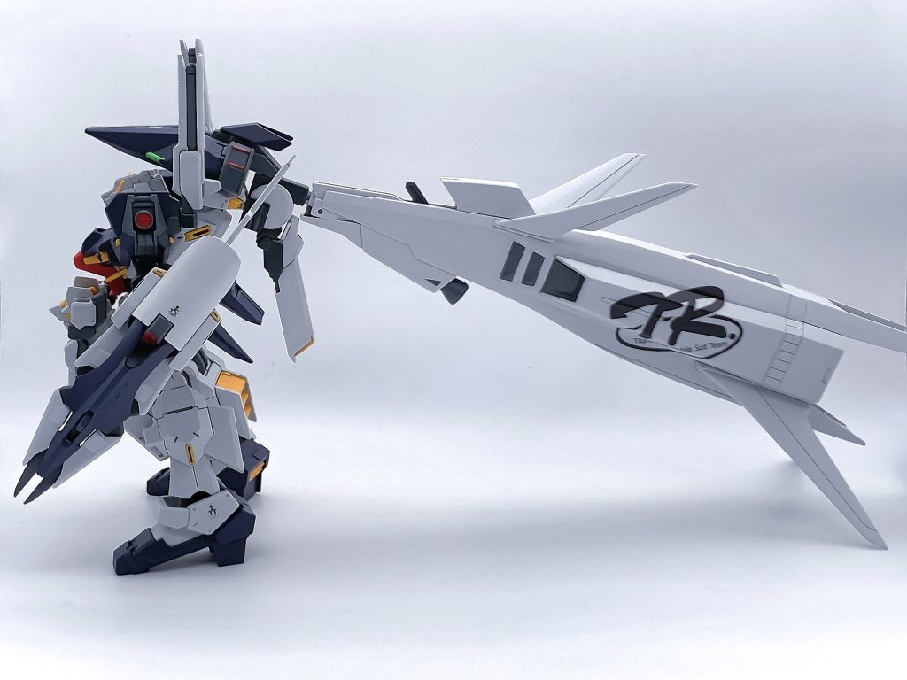 TR-1 ヘイズル・アウスラをベースにTR-6 ハイゼンスレイⅡの強化パーツを装備した機体。