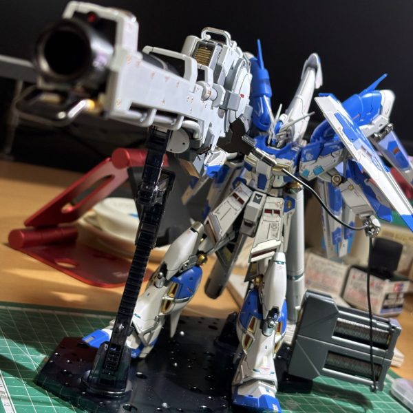 Hi-νガンダムとハイメガバズーカランチャー