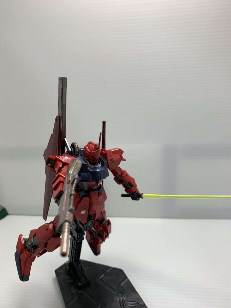 百式が量産されたとしたら、クワトロ機はきっと赤でしょうってことで、赤に塗装しました。