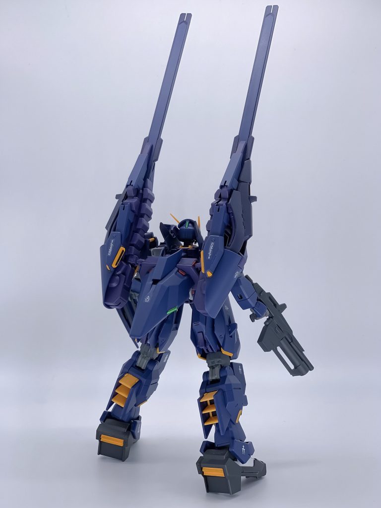 マルチコネクターポッド左右にコンポジットシールドブースターを装備しています。重心のバランスが厳しい😅どこかの物語のツインタワーみたい