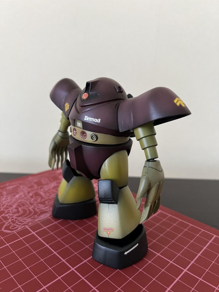 黒サフからの重ね塗りです。