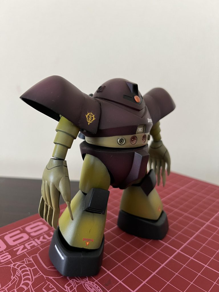 茶色はココアブラウン、黄土色部はサンドイエローの上から面の中心にイエローを重ねました。