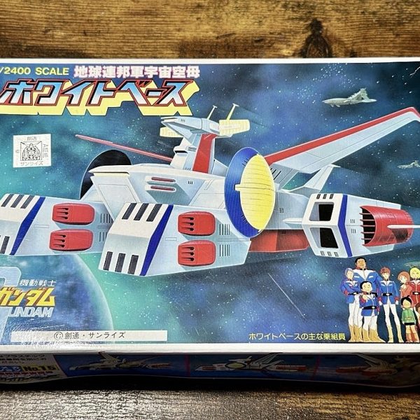 主な改修箇所サブブリッジ上部の収納型主砲をターレット化、メインブリッジ小型化、両舷カタパルトハッチの形状変更、メガ粒子砲収納ドーム小型化、船体中央に重力ブロック配置、船尾を小型化、エンジンブロック小型化、各ブロックの接続方式を変更、主翼とエンジン部の尾翼をプラ板で制作、細部をプラ板でディテールアップ（5枚目）