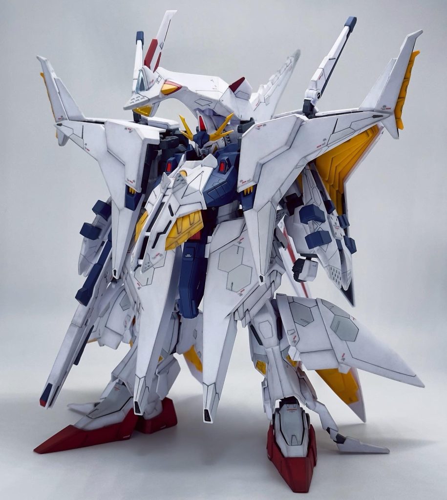 成形色仕上げです。スミ入れ、部分塗装で一部グレーとホワイトの塗り分けと、ウェザリングマスターでエッジを強調しただけの簡単フィニッシュになります。