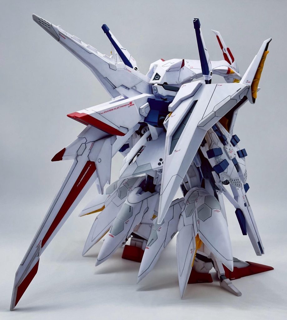 ペーネロペー用のコーションデカールを貼っています。