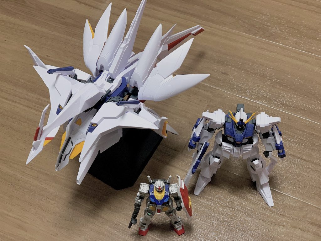 パチ組み状態のFFユニット単体とオデュッセウス。