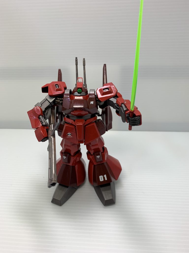 黒ディアスに続き、赤いリックディアスです。左足に「01」１号機です。