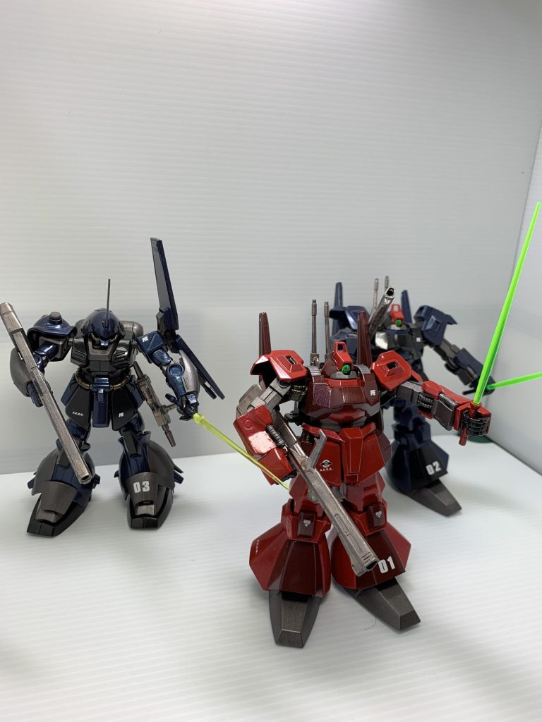 １号機リックディアス　クワトロ大尉機２号機リックディアス　アポリー中尉機３号機マラサイ　ロベルト中尉機