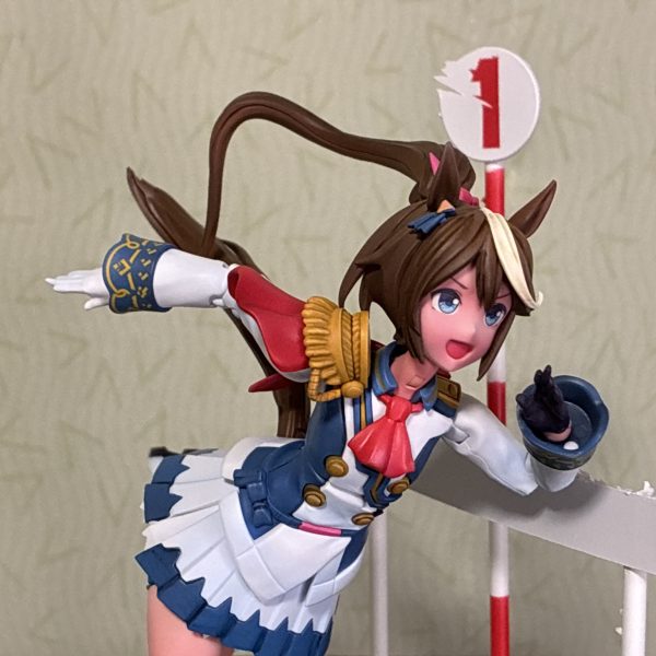 と言うわけではなく、昨年末の心残りとしてホワイトベースを作成しました。ほんとはGQ2話②は白いガンダムが後のソドンこそペガサスから出撃するシーンから想定していたのですが、時間に追われ断念。年始にとりあえず外装だけ塗装して撮影したのが2枚目です。年内最初のガンプラがホワイトベースというのはなんとなく…MSがいいなとガンダムMk-Ⅱを作り始めたのですが、よくよく考えると午年の最初に木馬は相応しいじゃないかと考え直しました。このまま作り込んで2026最新作に参加します😁ちなみに本当の最新作は新年の挨拶用に作成した、3枚目のウマ娘トウカイテイオーヴィネット仕立てです。と言うわけで、遅ればせながら今年もよろしくお願いします🙇（5枚目）