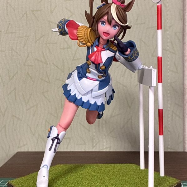 と言うわけではなく、昨年末の心残りとしてホワイトベースを作成しました。ほんとはGQ2話②は白いガンダムが後のソドンこそペガサスから出撃するシーンから想定していたのですが、時間に追われ断念。年始にとりあえず外装だけ塗装して撮影したのが2枚目です。年内最初のガンプラがホワイトベースというのはなんとなく…MSがいいなとガンダムMk-Ⅱを作り始めたのですが、よくよく考えると午年の最初に木馬は相応しいじゃないかと考え直しました。このまま作り込んで2026最新作に参加します😁ちなみに本当の最新作は新年の挨拶用に作成した、3枚目のウマ娘トウカイテイオーヴィネット仕立てです。と言うわけで、遅ればせながら今年もよろしくお願いします🙇（4枚目）