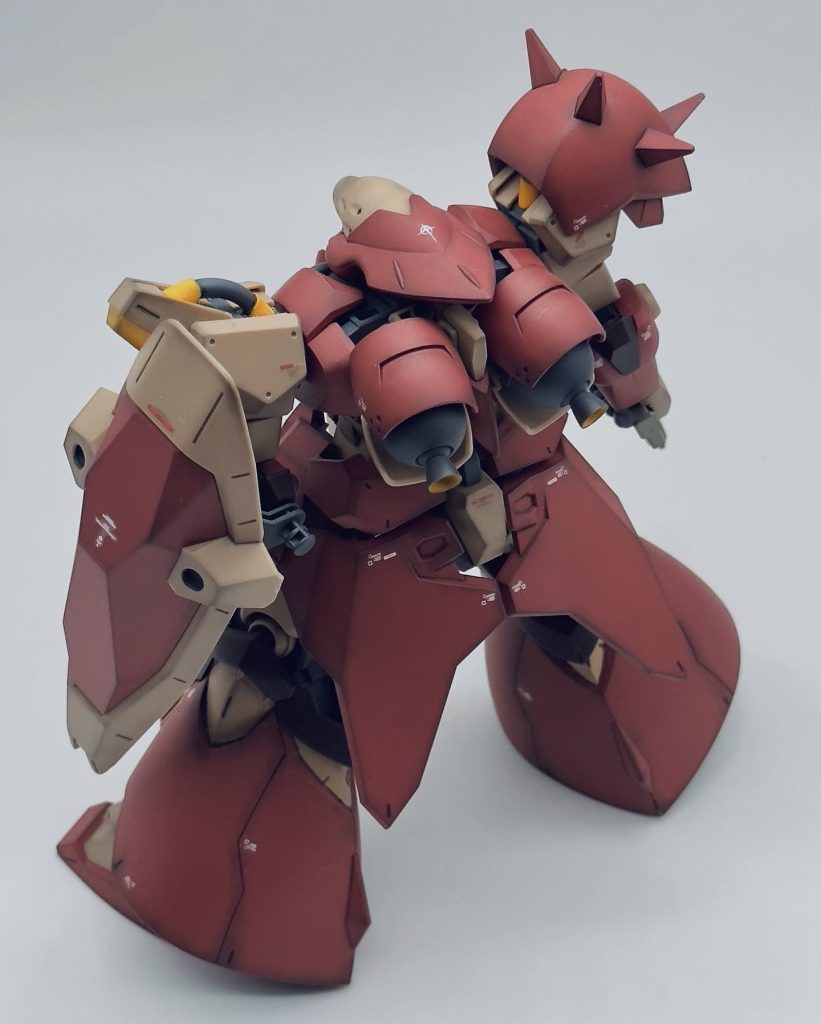 F01型との差異は脚部のリフティング・フレア装備。