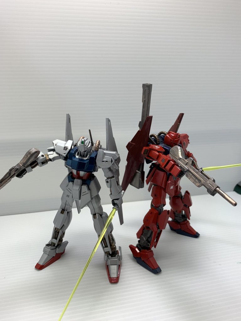 2機の百式でティターンズ、アクシズに立ち向かった。