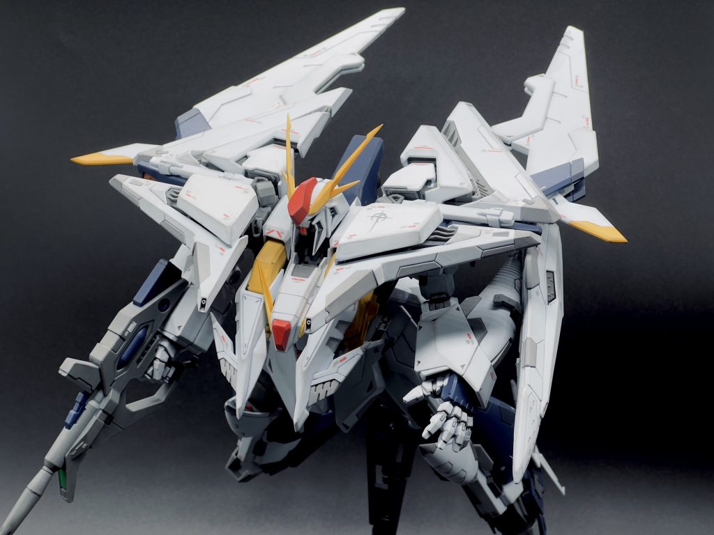 ペーネロペーでは外付けだったミノフスキーフライトユニットが一体型となった完成形です。