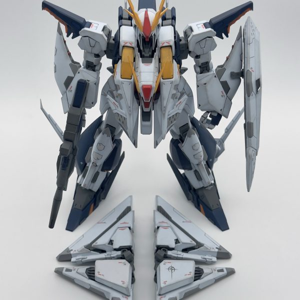 最後に、ミノフスキーフライトユニットを外した状態でのスタイルチェックです。改修前と比べると両肩の間伸び感はだいぶ解消できました。制作記録はこれで最後になります。残りは完成まとめにて！（5枚目）