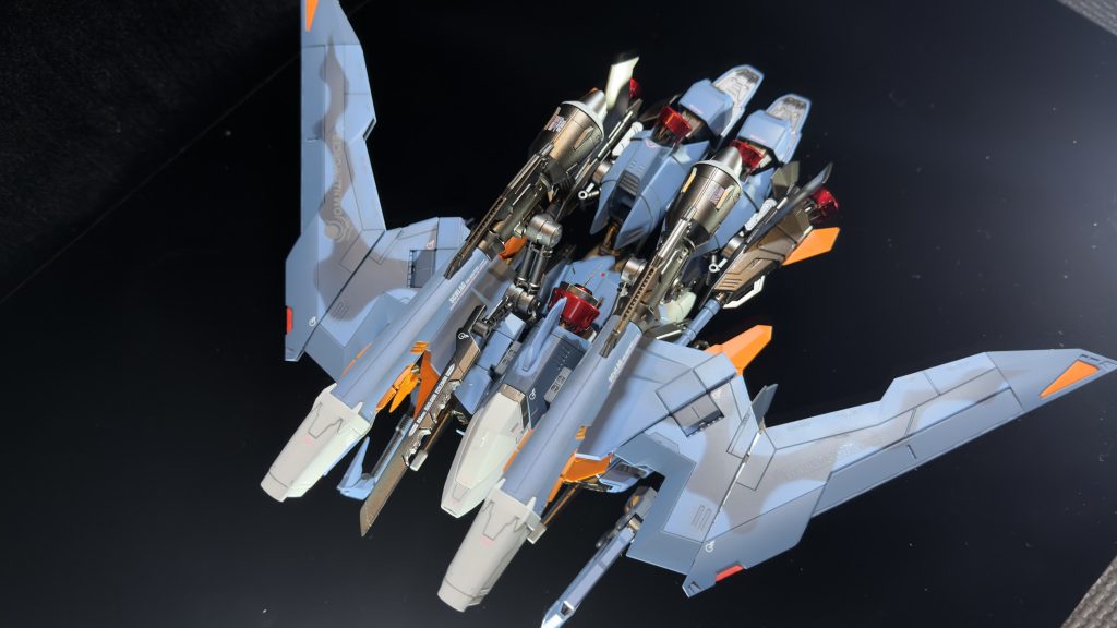 使用カラーmr シャロウオーシャンブルー　ミディアムブルー　ディープオーシャンブルー　レドームグレーガイアノーツ　フレームメタリック1　ガンメタル　クリアレッド　マンダリンオレンジ