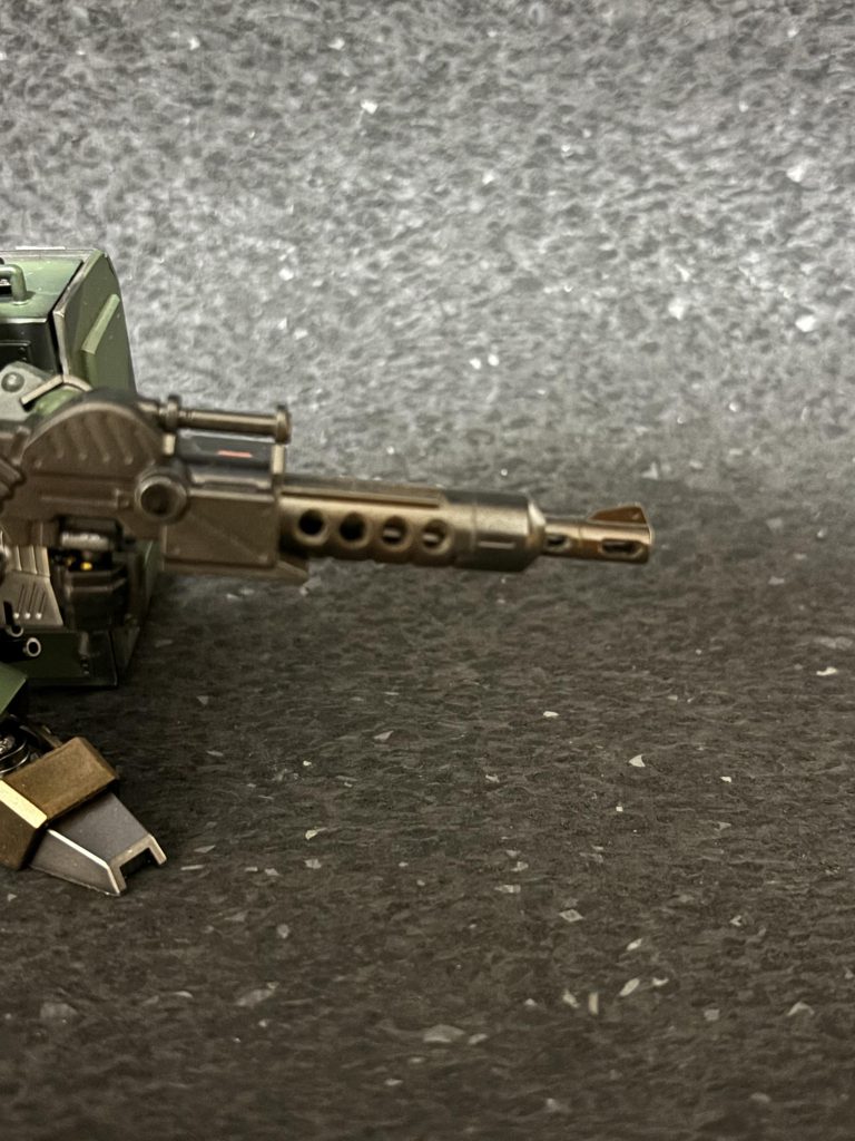 銃機関砲は開口して内部を作りましたクリアオレンジで砲身焼けを再現したつもりが写真でもほぼわからず(gundam-kao5)