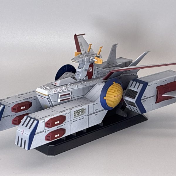 各ハッチの開いた状態や武装も塗装し、久々にしっかり墨入れ、デカール、陰影も少し強く入れてみました😃ホワイトベース自体はこれで完成！でも問題はここからで、全労力の2/3ぐらい艦載機のような…あまりの小ささに絶望しながら塗装順考え中です😅（2枚目）