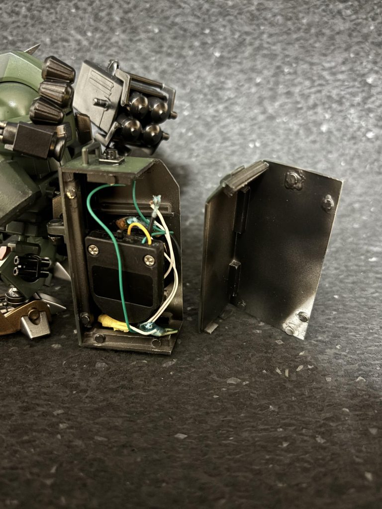 内部はこんな感じでサウンドユニット、基盤、電池など