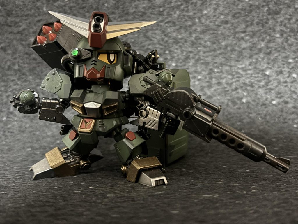 よくできたキットです、各ポージングもカッコよく決まります迷彩塗装はSDXを参考に